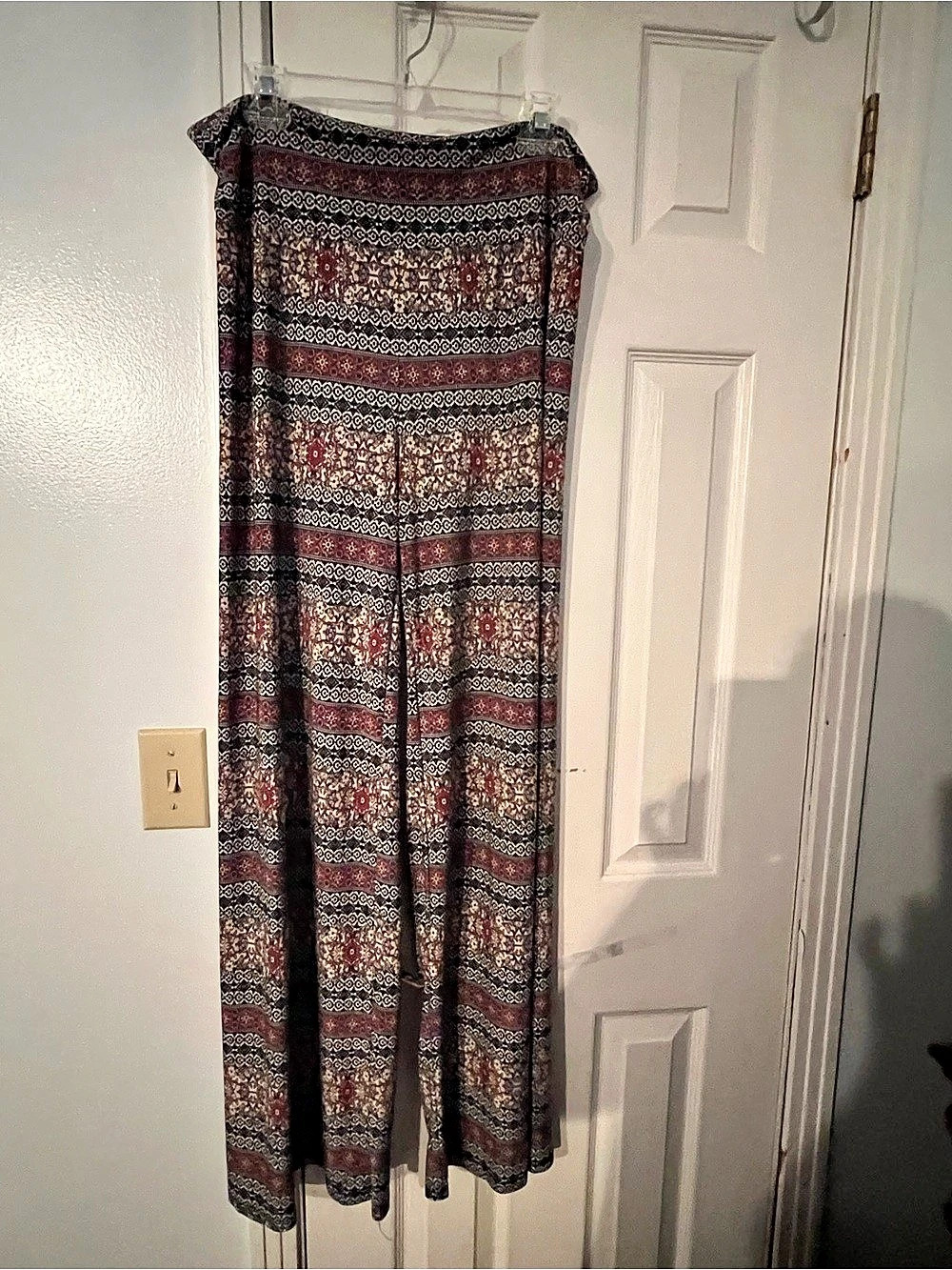 Surfer LineWide Leg Paisley Pants in Black & Red Like New